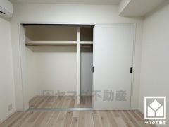 クローゼットは奥行きがあるので、収納力も申し分ありません。