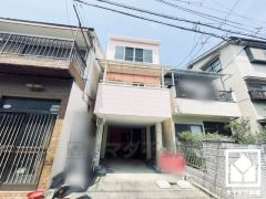 家族のごはん作りがはかどる。同時調理ができる3口コンロ付き。