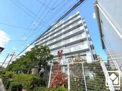 「セブンイレブン尼崎東難波町2丁目店」まで徒歩6分、「マックスバリュ東難波店」まで徒歩7分、「キャンドゥライフ尼崎大西店」まで徒歩13分など、お買い物施設が徒歩圏内に複数あり便利な住環境です。
