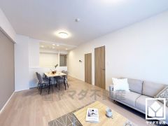 広々15.5帖のLDKが魅力。家族全員がリラックスできる、ゆったりとした快適リビングで温かい団らんの時間を。