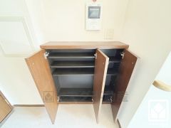 リビングにも収納があり、住空間を広々お使いいただけます。