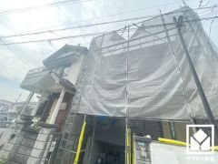 「業務スーパー西宮鳴尾店」まで徒歩2分、「ダイソー西宮鳴尾店」まで徒歩2分、「セブンイレブン西宮小松町2丁目店」まで徒歩2分など、お買い物施設が徒歩5分圏内に複数あり便利な住環境です。