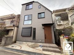 トイレは温水洗浄便座付きで、季節を問わずいつでも温かい便座をお使いいただけます。