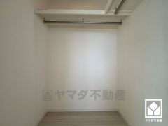 全居室に収納力豊富なウォークインクローゼットがございます。お洋服はもちろん、スーツケースなどの大物、日用品のストックもしっかり収納できます。