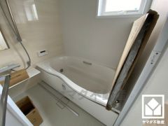 ゆったり足が伸ばせるので、毎日の疲れを癒やすバスタイムを実現。