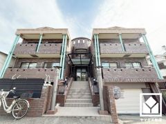 洗練された外観デザインが、住まう誇りを演出。街並みに馴染みながらも、ひときわ目を引く存在感。