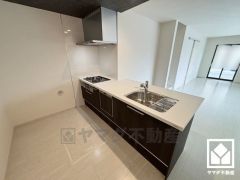 カウンターキッチンなので配膳や片付けがしやすく、お料理中でもお子様の様子が分かって安心です。