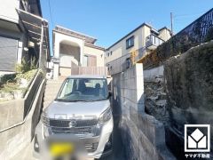 浴室には小窓が付いているので明るく、こもりがちな湿気もすぐ取り除くことができます。