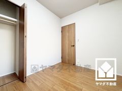 全居室フローリングでお掃除ラクラク。全居室収納もございますので、お部屋の広さを最大限に活用できます。