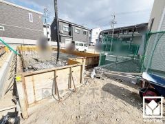 リビングにも収納スペースがあり、住空間を広々お使いいただけます。日用品のストックなどもすっきり片付きます。