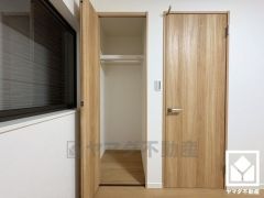 新たに家具を買わなくても良いので、ハンガーパイプ付きのクローゼットは嬉しいですね。