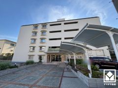 重厚感のあるファサードが、洗練された暮らしを予感させる。品格あるデザインが魅力のマンション。