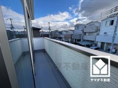 南向きバルコニーで陽当たり、風通し良好。バルコニーは約3帖と十分な広さがあり、たっぷりの洗濯物も気持ちよく乾きます。