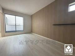 全居室バルコニーに面した2面採光のお部屋となっております。風通しが良く、明るい陽光がたっぷり差し込む心地よい生活空間です。