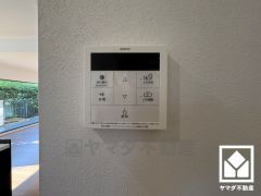 ボタン1つで自動でお湯張りができる自動給湯リモコンです。