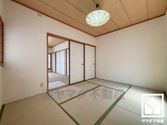 畳の香りに包まれる、心落ち着く和の空間。忙しい日常の中で、ほっと一息つける癒しの住まい。令和7年2月襖・障子貼替、畳表替え済。