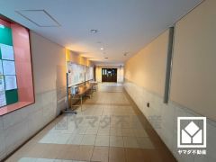 心地よい空間が広がる、清潔で美しいロビー。