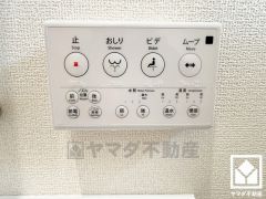 温水洗浄便座付きで、季節を問わずいつでも温かい便座をお使いいただけます。