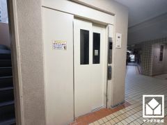 スムーズな移動を叶えるエレベーター。忙しい朝も快適に、ストレスフリーな暮らしをサポート。