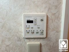 浴室暖房乾燥機付き。真冬の寒い浴室を暖かく、また雨の日の洗濯物の乾燥にと多用途に活躍する機能です。発汗作用や美肌効果のあるミストサウナ機能も付いており、短時間で体の芯まで温めることができます。