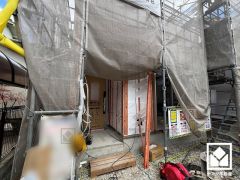 トイレが1階と2階にあるので、朝の忙しい時間にも混雑せず快適です。温水洗浄便座付きで、季節を問わずいつでも温かい便座をお使いいただけます。