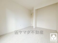 約5.2帖の2階洋室です。全居室フローリングでお掃除ラクラクです。