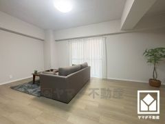 シンプルで美しいデザインのリビングが、毎日の生活に彩りを添える。