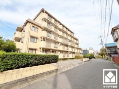南向きバルコニーで陽当たり、風通し良好。広々としているため、お洗濯物をたっぷりと干す事ができます。