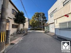 「ディスカウントドラッグコスモス南武庫之荘店」まで徒歩3分、「ローソン尼崎水堂町店」まで徒歩6分、「フレンドマート尼崎水堂店」まで徒歩7分など、お買い物施設が徒歩圏内に複数あり便利な住環境です。