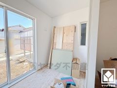 子どもの遊び場、お昼寝スペース、時には書斎にも。和室があると、暮らしの幅がぐんと広がる。