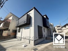 白を基調とした清潔感のあるモダンな外観。帰るたびに安心感を感じられる佇まい。