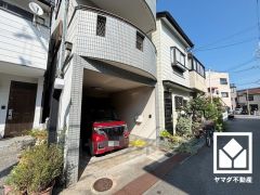 キッチンには窓がございますので、昼間は手元が明るく、お料理がはかどります。