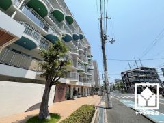 洗練された外観デザインが、住まう誇りを演出。街並みに馴染みながらも、ひときわ目を引く存在感。