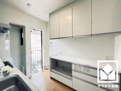 備え付けのカップボードがあり、スッキリとした空間が保てます。