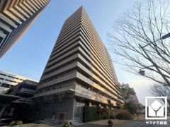 敷地内に駐車場を完備。重い荷物や雨の日の移動もスムーズで、快適なカーライフを実現。空き状況等は弊社スタッフまでお気軽にお問い合わせください。