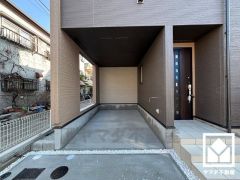 インナーガレージを1台分完備。重い荷物や雨の日の移動もスムーズで、快適なカーライフを実現。