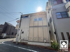 浴室にも小窓が付いているので、こもりがちな湿気もすぐ取り除くことができます。