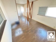 明るい光の差し込むLDKはゆったりとした家族団欒の場に。