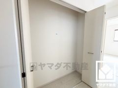 2階ホールにも収納スペースがあり、住空間を広々お使いいただけます。