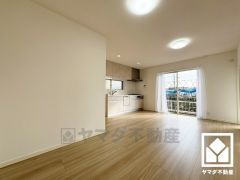 自然光を取り込む、開放感あふれる暮らし。隅々まで光が降り注ぎ、明るく心地の良い空間。