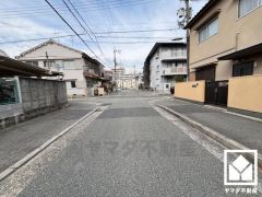 北側には国道2号線が通っています。阪神高速道路の尼崎西出入口（神戸方面）や武庫川出入口（大阪方面）も下道10分圏内で、車での移動もしやすい立地です。