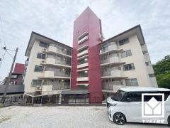 自然と調和するデザインが魅力。四季折々の風景に溶け込む、心地よい住まい。