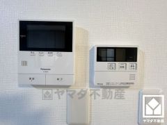 突然の来訪時でも安心なモニター付きインターホンを完備。お留守番中のお子様でも簡単に来訪者の確認ができます。