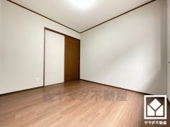 約5帖の洋室です。お子様のお部屋などにも丁度良い広さです