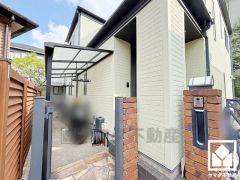 毎日の家事の負担を軽減でき、水道代の節約にもなる食器洗乾燥機付き。