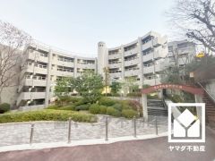 玄関にはシューズボックスを完備。家族の靴もしっかり収納できるので、玄関がいつも片付き、気持ちよくお客様を迎えられます。