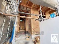 リビングや2階ホールにも収納スペースがあり、住空間を広々お使いいただけます。