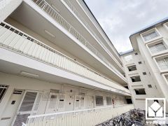 雨の日の洗濯や花粉・ウイルス対策にもお使いいただける浴室乾燥機付き。