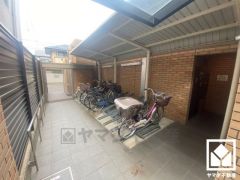 屋根付きなので、雨や風、直射日光から自転車を守ることができます。
