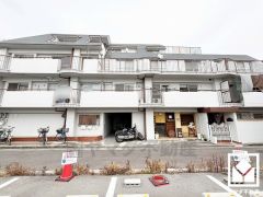 白を基調とした清潔感のある外観。帰るたびに安心感を感じられる佇まい。